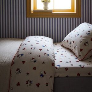 H&M x Hello Kitty kid’s bedding TWIN fitted sheet and TWIN duvet cover set